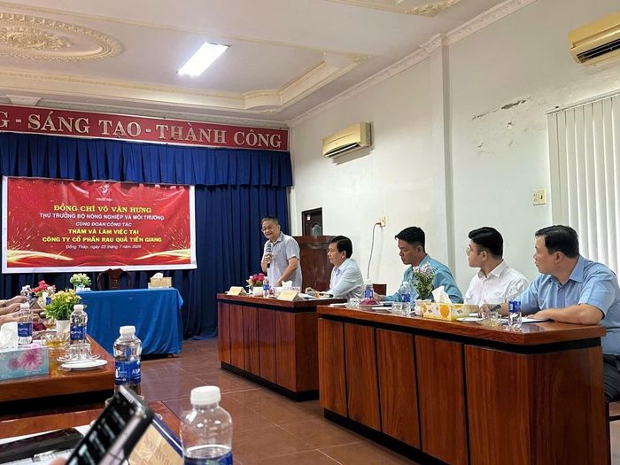Ông Ngô Hồng Phong, Cục trưởng Cục Chất lượng, Chế biến và Phát triển thị trường phát biểu tại buổi làm việc với doanh nghiệp ở Tiền Giang.