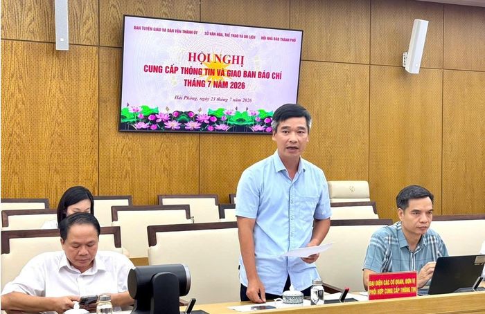 Đại diện Sở Tài chính đã thông tin về việc ban hành và triển khai các giải pháp của Nghị quyết số 11-NQ/TU ngày 15/7/2026 của Ban Chấp hành Đảng bộ thành phố. (Ảnh haiphong.gov.vn)