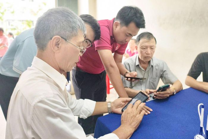 Người dân được giới thiệu cách truy cập, sử dụng Cổng Dịch vụ công quốc gia, đăng nhập bằng tài khoản định danh điện tử VNeID