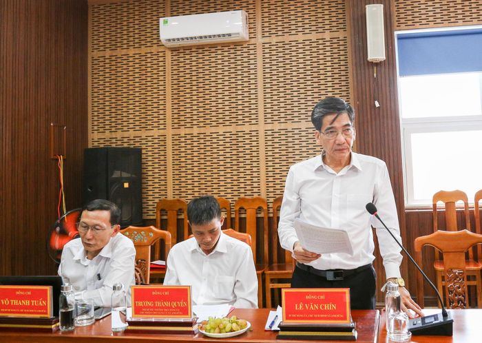 Thường trực Đảng ủy xã, phường phát biểu tại hội nghị