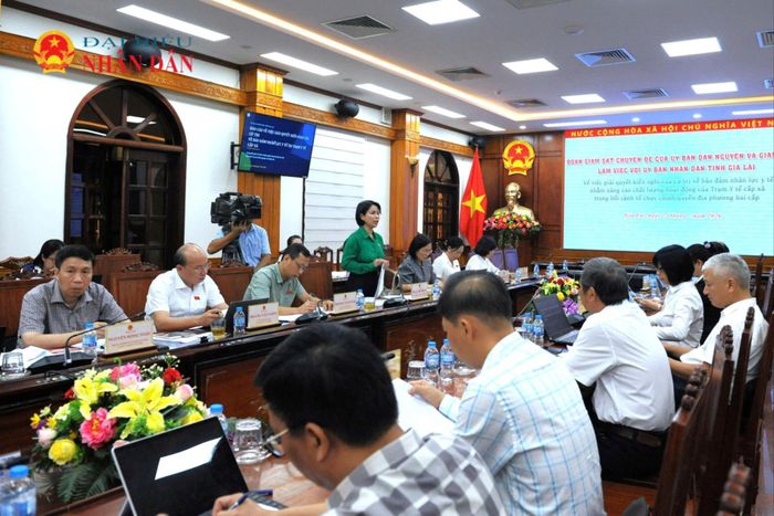 Quang cảnh buổi làm việc