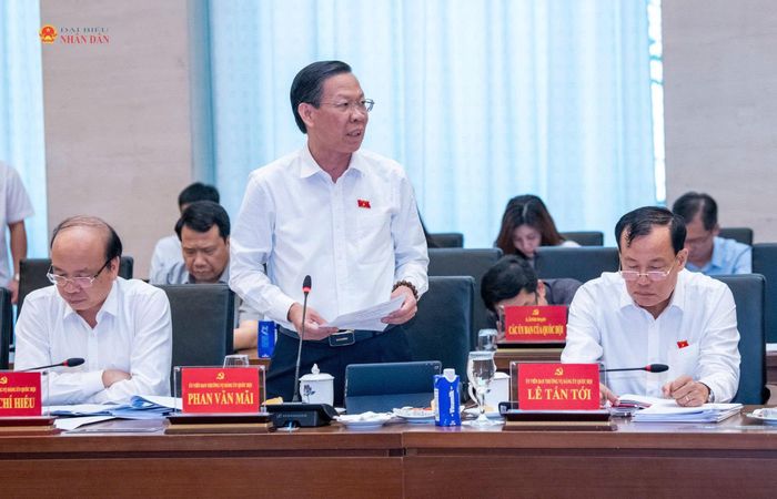 Chủ nhiệm Ủy ban Kinh tế và Tài chính Phan Văn Mãi phát biểu