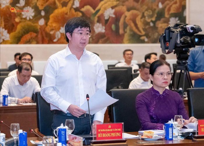 Thứ trưởng Bộ Khoa học và Công nghệ Bùi Hoàng Phương phát biểu