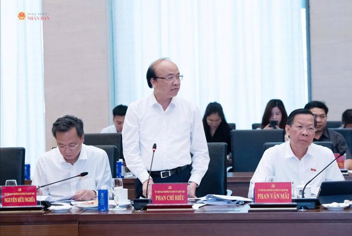 Chủ nhiệm Ủy ban Pháp luật và Tư pháp Phan Chí Hiếu phát biểu