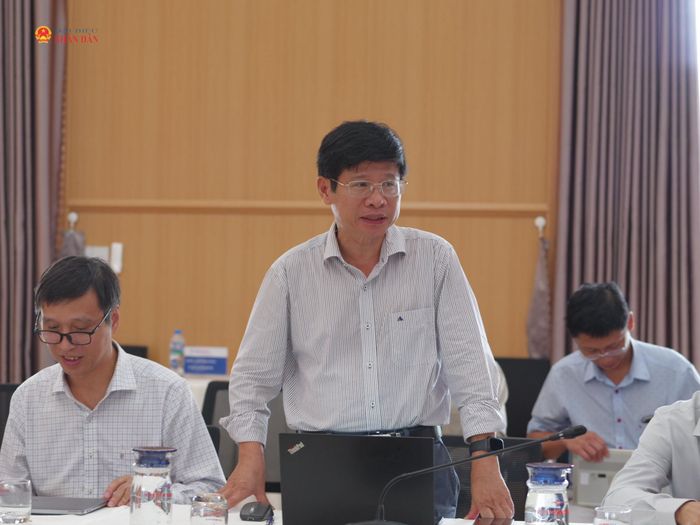 Giám đốc Công ty thủy điện Buôn Kuốp Trần Văn Khánh giải trình một số nội dung đến Đoàn công tác
