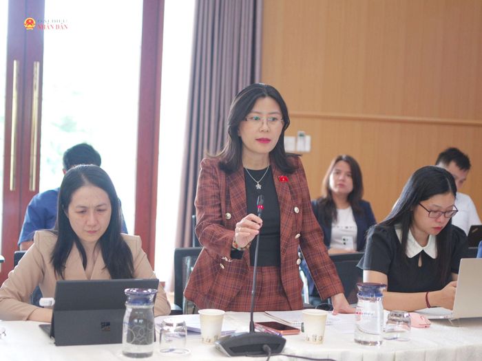 Phó Trưởng đoàn chuyên trách Đoàn ĐBQH tỉnh Đắk Lắk Lê Đào An Xuân phát biểu