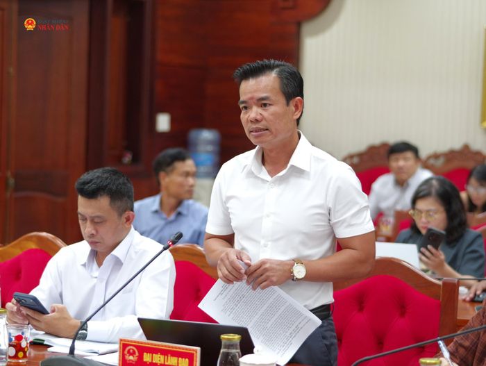 Đại diện Sở Nông nghiệp và Môi trường tỉnh báo cáo với Đoàn công tác