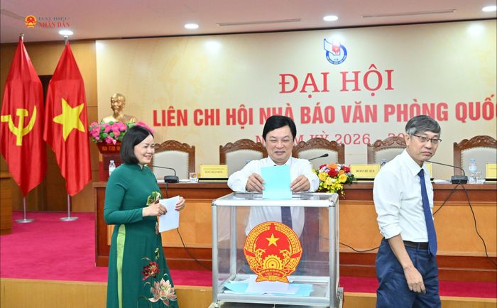 Các đại biểu bỏ phiếu