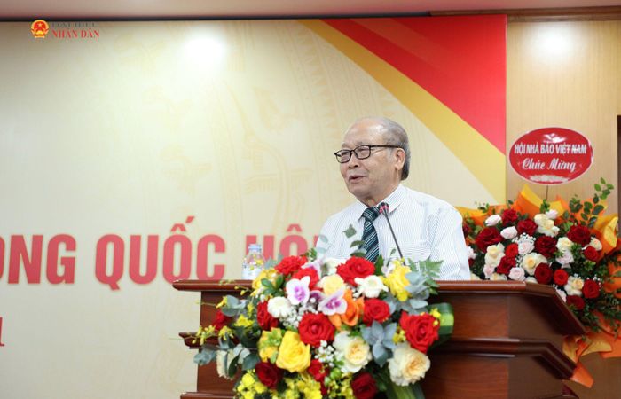 Hội viên Liên chi Hội Nhà báo Văn phòng Quốc hội, nguyên Phó Tổng Biên tập Báo Đại biểu Nhân dân Nguyễn Văn Thúy phát biểu