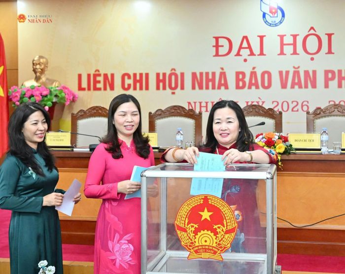 Các đại biểu bỏ phiếu