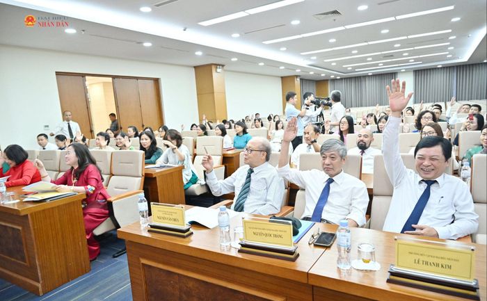Các đại biểu biểu quyết tại Đại hội