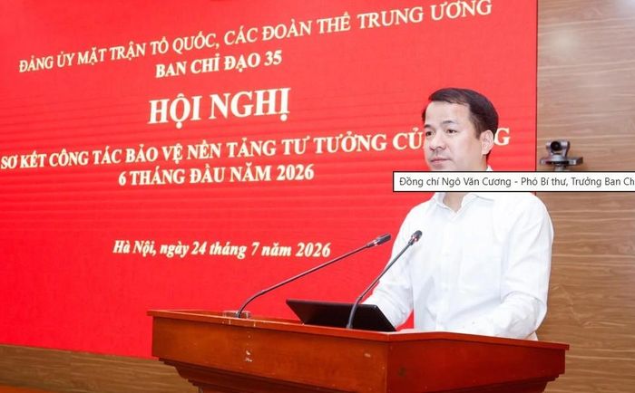 Đồng chí Ngô Văn Cương - Phó Bí thư, Trưởng Ban Chỉ đạo 35 Đảng ủy Mặt trận Tổ quốc, các đoàn thể Trung ương phát biểu tại Hội nghị.