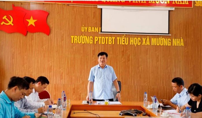 Toàn cảnh buổi làm việc.