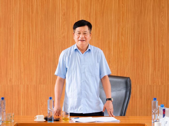 Phó Bí thư Thường trực Tỉnh ủy, Chủ tịch HĐND tỉnh Điện Biên phát biểu tại buổi làm việc.