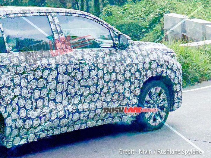 Khoang lái Toyota Innova Cross facelift được kỳ vọng nâng cấp màn hình trung tâm. Ảnh: Rushlane