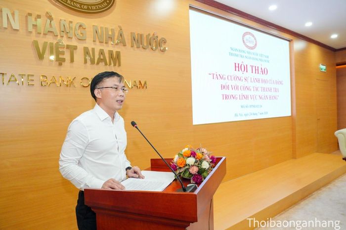 Ông Lê Việt Hùng, Phó Vụ trưởng Vụ Tổ chức cán bộ phát biểu ý kiến tại Hội thảo
