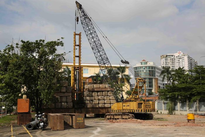 Máy móc phương tiện thi công công trình.