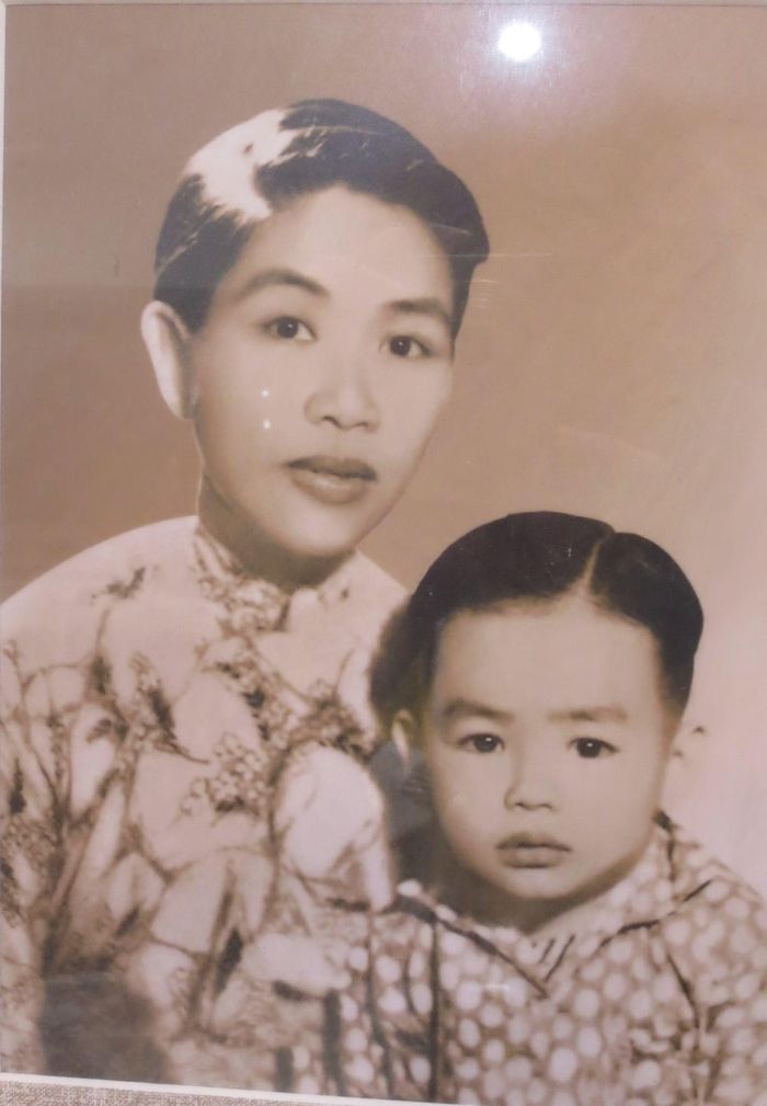 Ông Lê Chí Công và mẹ.