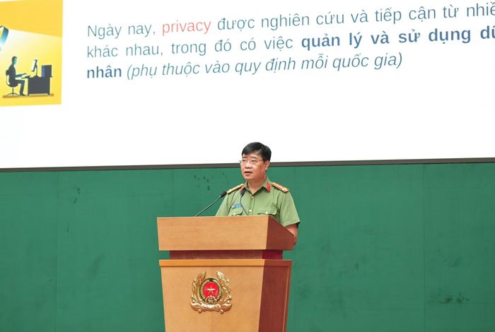 Đại tá Nguyễn Hồng Quân, Phó Cục trưởng Cục An ninh mạng và phòng, chống tội phạm sử dụng công nghệ cao phổ biến, quán triệt Luật Bảo vệ dữ liệu cá nhân.