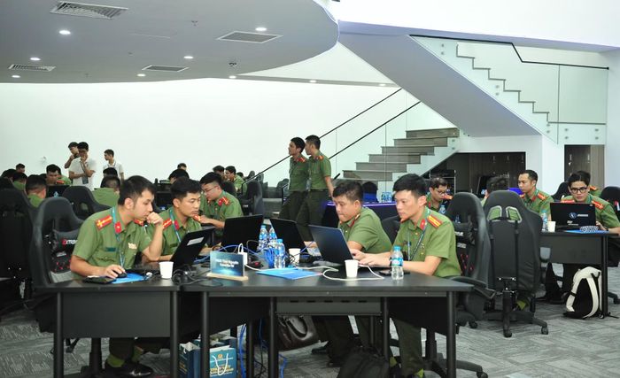 Các đội tham gia Bảng B, Cuộc thi “Hành trình truy vết tội phạm mạng”.