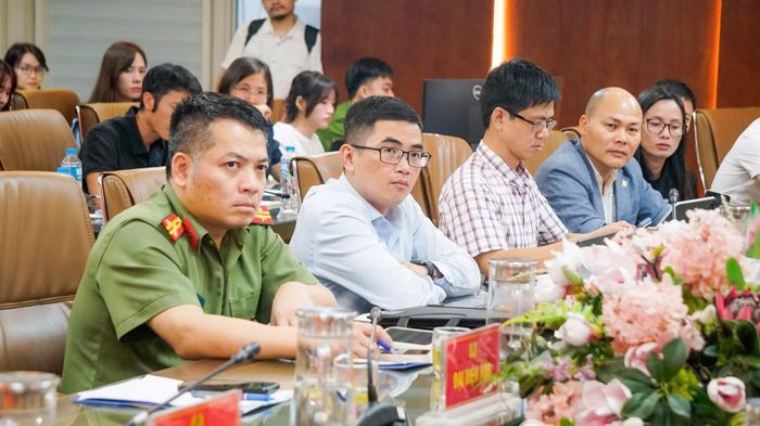 Các đại biểu tham dự hội nghị.