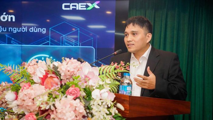 Tiến sỹ Bùi Kiên Cường , Công ty Cổ phần Sàn giao dịch Tài sản Mã hóa Việt Nam Thịnh Vượng phát biểu tham luận tại hội nghị.