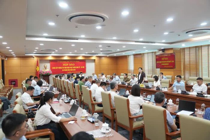 Tnh Cao Bằng tổ chức họp báo cung cấp thông tin cho các cơ quan báo chí về tình hình phát triển kinh tế - xã hội 6 tháng đầu năm và nhiệm vụ trọng tâm 6 tháng cuối năm 2026.