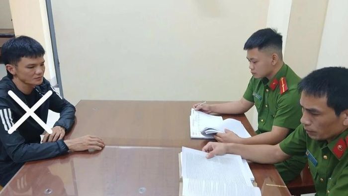 Cơ quan Công an ghi lời khai Trần Hữu Quân. Ảnh: Công an Ninh Bình