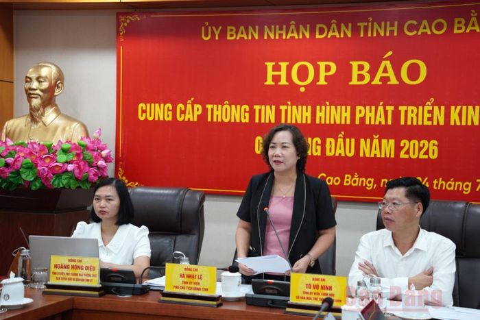 Phó Chủ tịch UBND tỉnh Hà Nhật Lệ phát biểu kết luận họp báo cung cấp thông tin về tình hình phát triển kinh tế - xã hội 6 tháng đầu năm 2026.