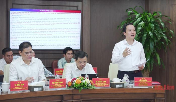  Phó Bí thư Tỉnh ủy, Chủ tịch UBND tỉnh Lê Hải Hòa phát biểu tại cuộc họp.