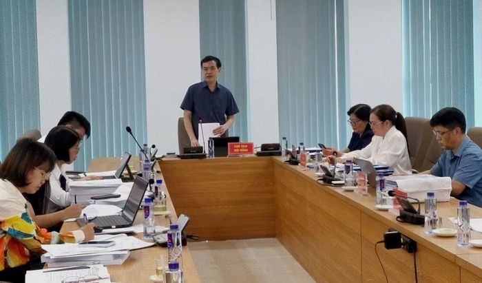 Giám đốc Báo và Phát thanh, truyền hình Cao Bằng Sầm Việt An phát biểu tại cuộc họp.