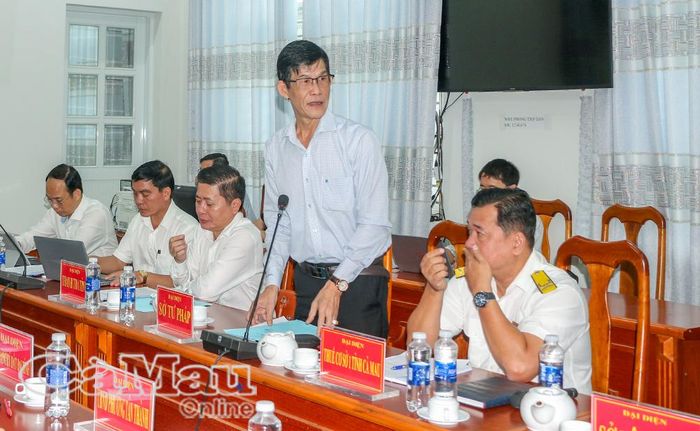  Phó Giám đốc Sở Tư pháp Phạm Quốc Sử lý giải các quy định pháp luật liên quan đến quá trình xử lý vụ việc của công dân.