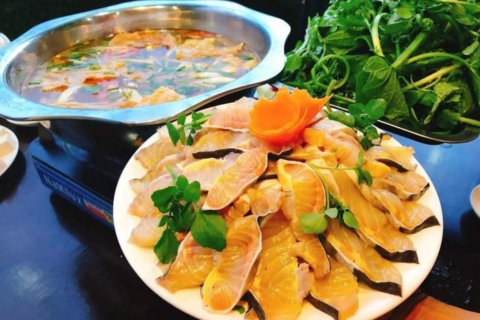 Lẩu cá tầm cũng khá phổ biến, nhất là khi thời tiết se lạnh. Ảnh minh họa