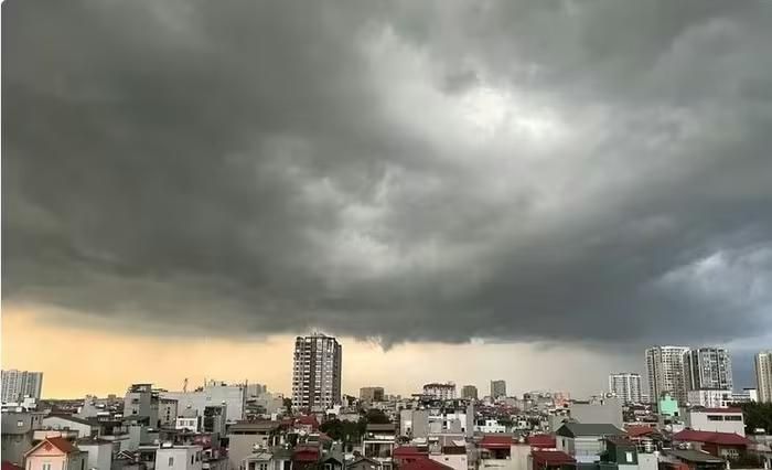 Hà Nội đề phòng lốc, sét và gió giật mạnh (ảnh minh họa).