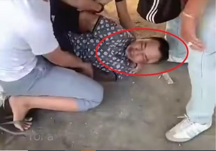 Đối tượng Chiến (khoanh tròn) bị bắt. Ảnh: CAND. 