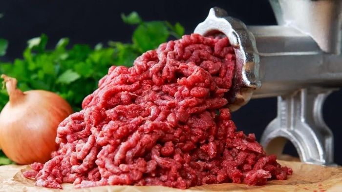 Mua thịt xay sẵn tiện lợi nhưng có thể chứa nhiều rủi ro