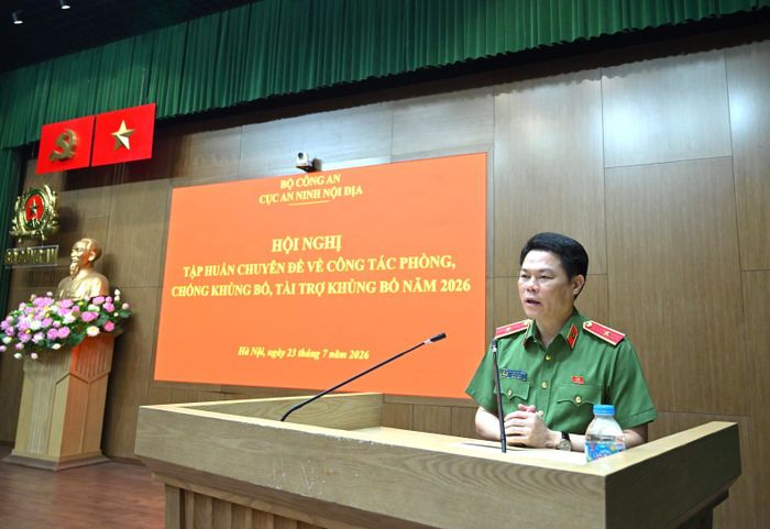 Thiếu tướng Nguyễn Hữu Mạnh phát biểu tại Hội nghị