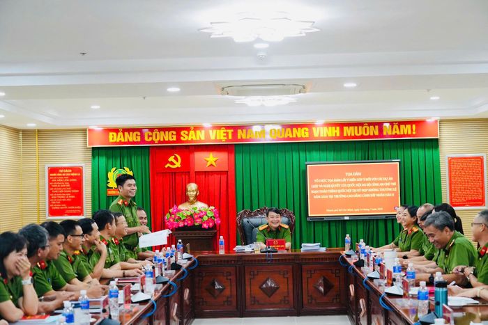  Đại diện Khoa Nghiệp vụ cơ bản trình bày tham luận tại buổi tọa đàm