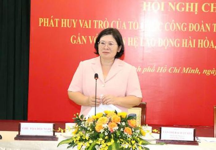 Phó Bí thư Thành ủy TPHCM Văn Thị Bạch Tuyết phát biểu