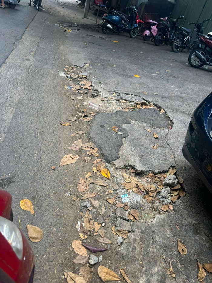  Một số hình ảnh hư hỏng, nhếch nhác trên đường Đô Đốc Lộc