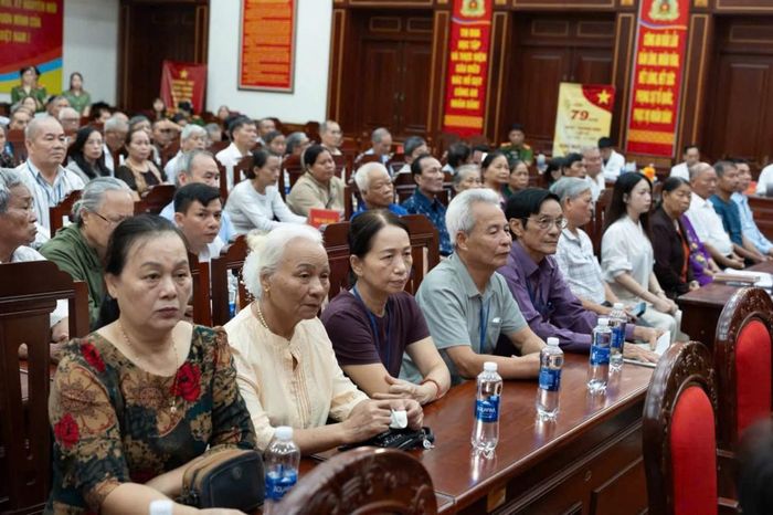  Đại biểu tham dự Lễ phát động thu nhận mẫu ADN thân nhân liệt sĩ. 