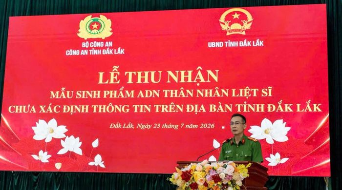  Đại tá Trần Bình Hưng, Phó Giám đốc Công an tỉnh Đắk Lắk phát biểu tại buổi lễ. 