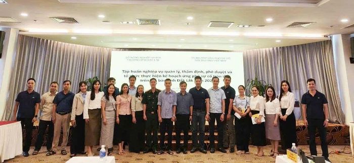  Các Đại biểu tham dự Hội nghị tập huấn chụp hình lưu niệm.