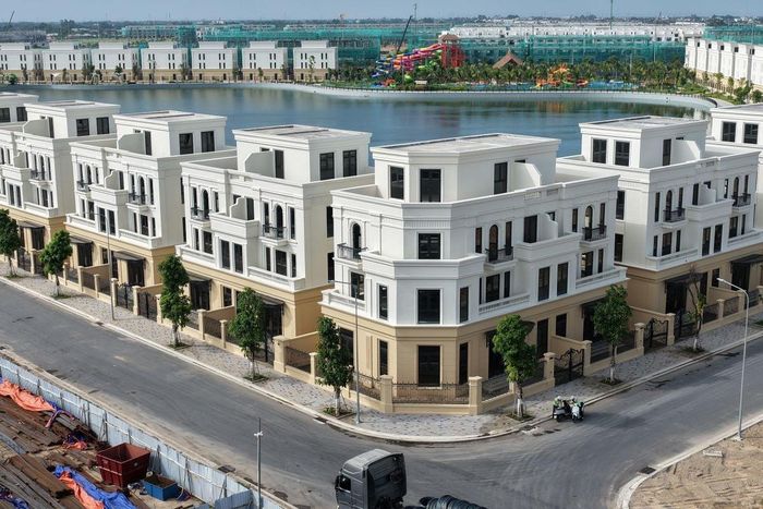 Với tiến độ thi công thần tốc, Vinhomes Green City dự kiến sẽ bàn giao những ngôi nhà đầu tiên vào quý IV/2026. (Ảnh tiến độ thực tế tháng 7/2026)