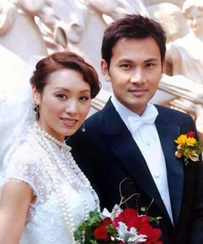 Quách Khả Doanh bỏ ngoài tai lời đàm tiếu để kết hôn với Lâm Văn Long.