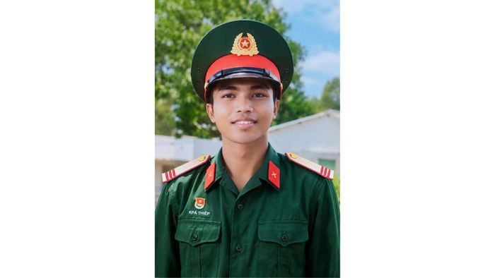 UBND tỉnh Gia Lai truy tặng bằng khen đối với Thượng sĩ Kpă Thiêp thuộc Trung đội Vệ binh, Ban Tham mưu, Trung đoàn 28 (Sư đoàn 10, Quân đoàn 34) vì hành động dũng cảm cứu người.