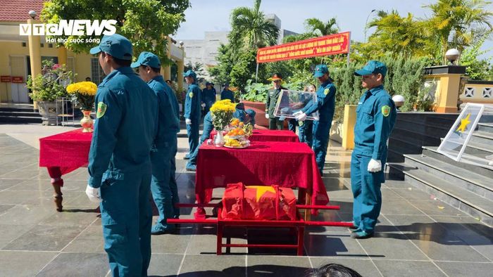 Lễ truy điệu được tổ chức trong không khí trang nghiêm.