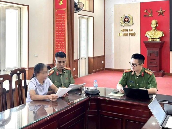 Bà T.T.L. (SN 1970, cư trú tại xã An Phú, TP Hải Phòng) tại cơ quan Công an.