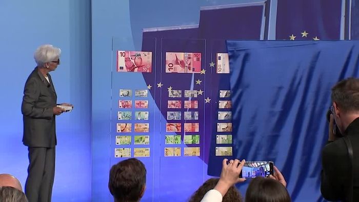 Chủ tịch ECB Christine Lagarde công bố các thiết kế được chọn cho tiền giấy mới của khu vực đồng euro. Ảnh: Reuters