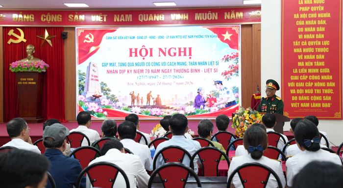 Ông Lê Đức Nho phát biểu tại Hội nghị gặp mặt, tri ân người có công do Cảnh sát biển Việt Nam và phường Yên Nghĩa tổ chức. Ảnh: PT
